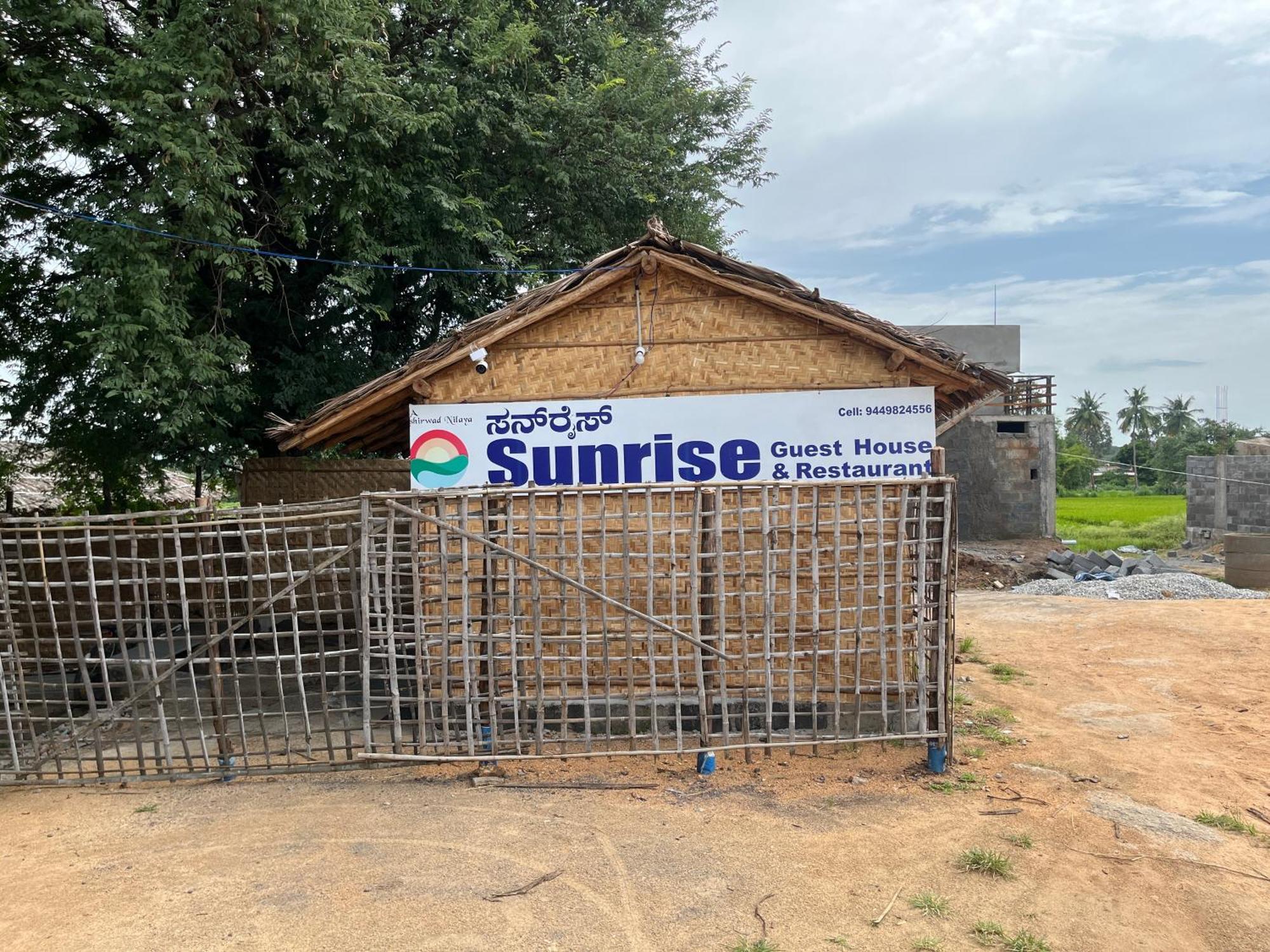 Sunrise Guest House & Restaurant هامبي المظهر الخارجي الصورة