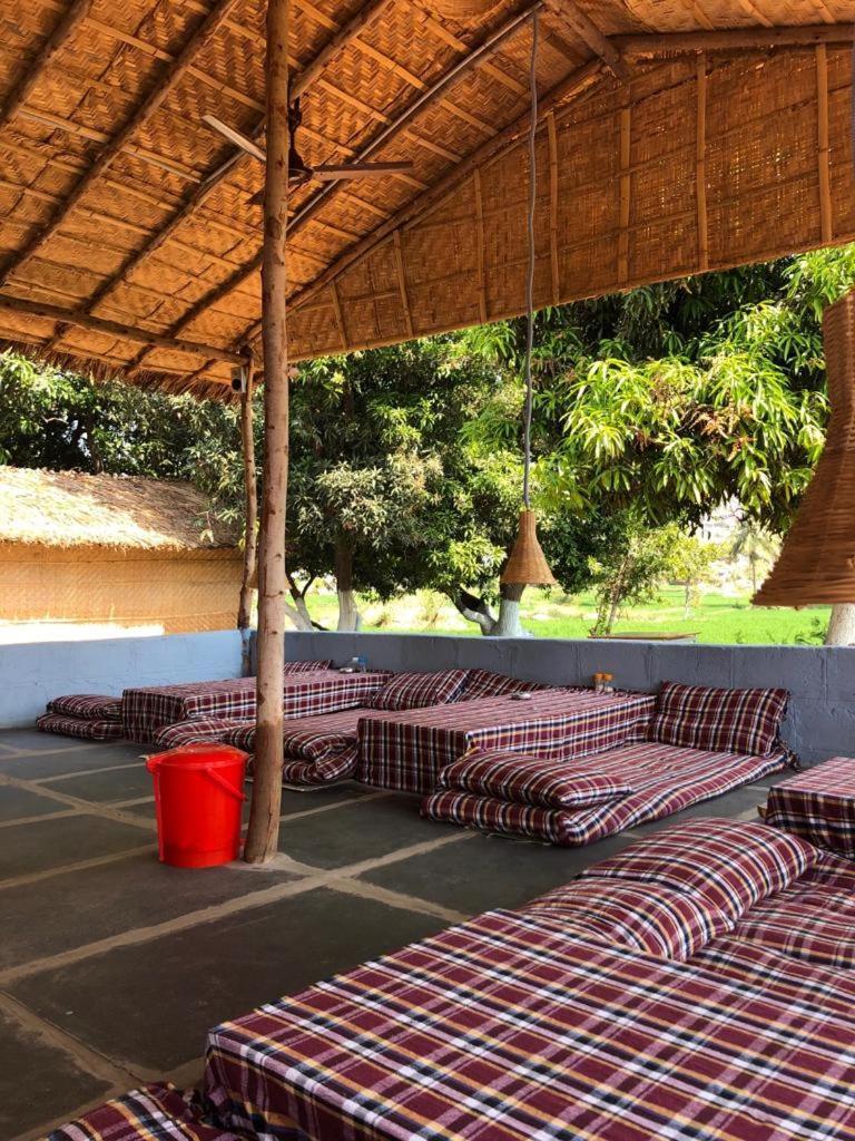 Sunrise Guest House & Restaurant هامبي المظهر الخارجي الصورة